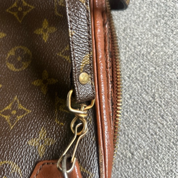 Louis Vuitton vintage Marly crossbody camera bag. - Picture 6 of 7